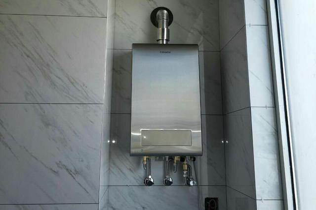 电热水器怎么安装在卫生间外面 cd5f-izwfpys3671562.jpg