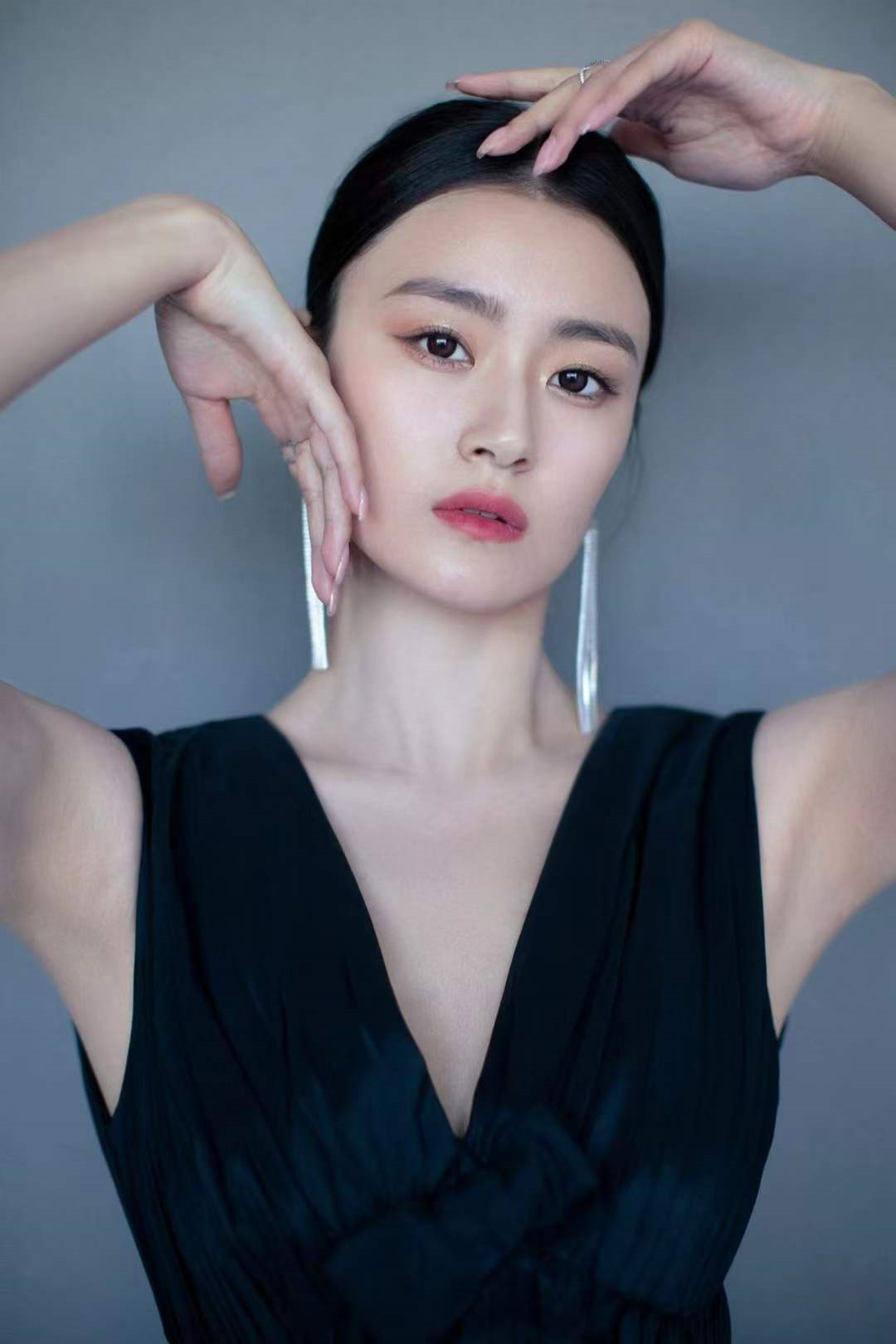 梁颂晴获"第三届中国网络电影周年度盛典"年度女演员