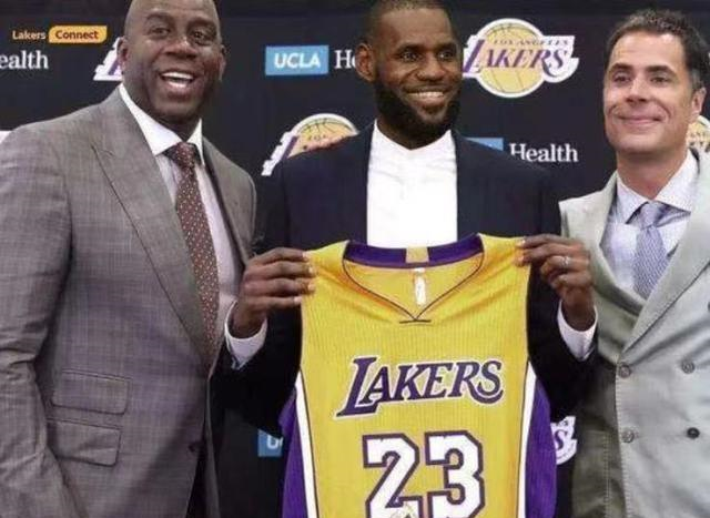 乔丹成为科比名人堂引荐人,韦德、詹姆斯名人堂的引荐人会是谁?休闲区蓝鸢梦想 - Www.slyday.coM 乔丹成为科比名人堂引荐人,韦德、詹姆斯名人堂的引荐人会是谁?休闲区蓝鸢梦想 - Www.slyday.coM