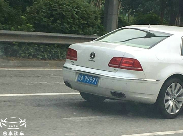 偶遇广东隐形富豪,W12辉腾挂9999,300多万的车曾被当成桑塔纳