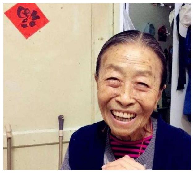 "丑娘"张少华自称年轻时是校花,看到她当年的照片,被惊艳到了