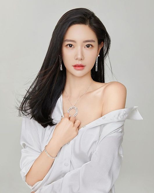 韩国女艺人clara社交网站发照秀性感诱惑魅力