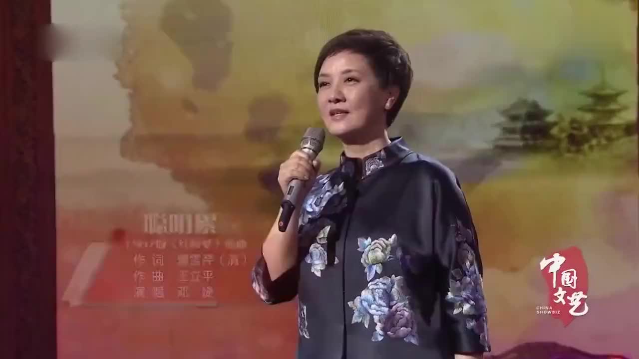 看看63岁邓婕，再看66岁赵雅芝，真羡慕她们.........