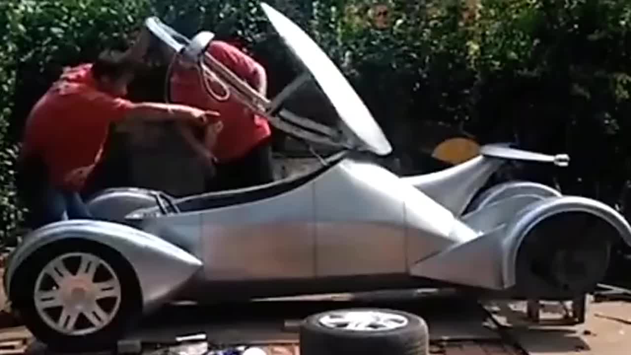 实拍小伙diy做的跑车成品出来太燃了可惜不能上路