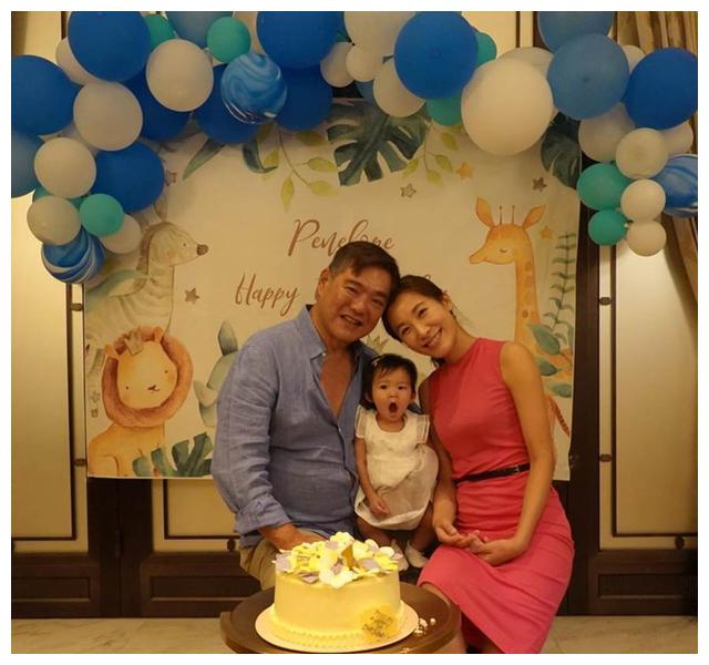 香港女星李美慧在法国庆生,意外泄惊人的豪宅装潢