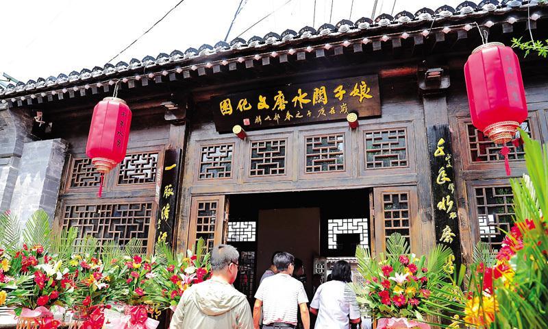 阳泉女学生喝茶群