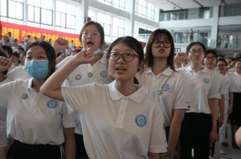 17岁女孩考上8所世界名校,一句话话令人动容:学成归来报效祖国休闲区蓝鸢梦想 - Www.slyday.coM 17岁女孩考上8所世界名校,一句话话令人动容:学成归来报效祖国休闲区蓝鸢梦想 - Www.slyday.coM