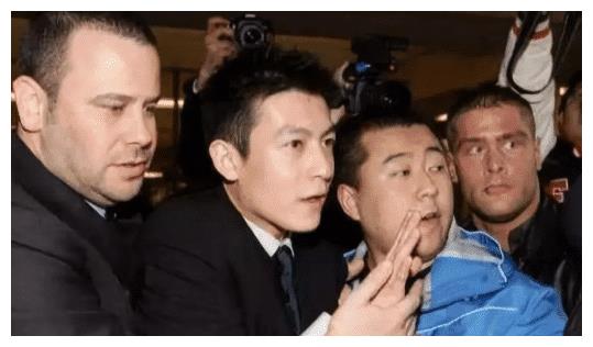 十年前他曝光陈冠希秘密,阿娇张柏芝形象尽毁,十年后报应来了