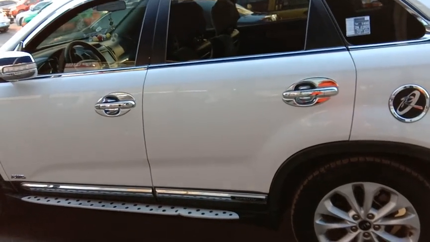 视频：街拍15万左右的起亚KX7，硬朗大气的外观设计，韩系车中的佼佼者