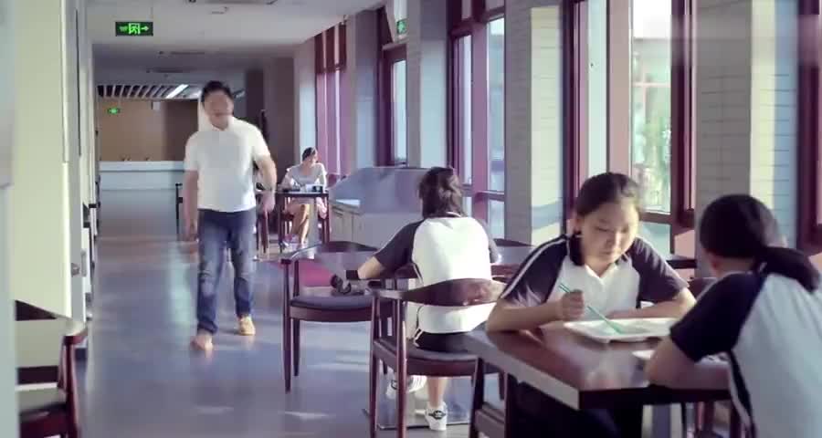 马克不再低调了丢掉破自行车，换上凯迪拉克，同事鸟枪换炮啊