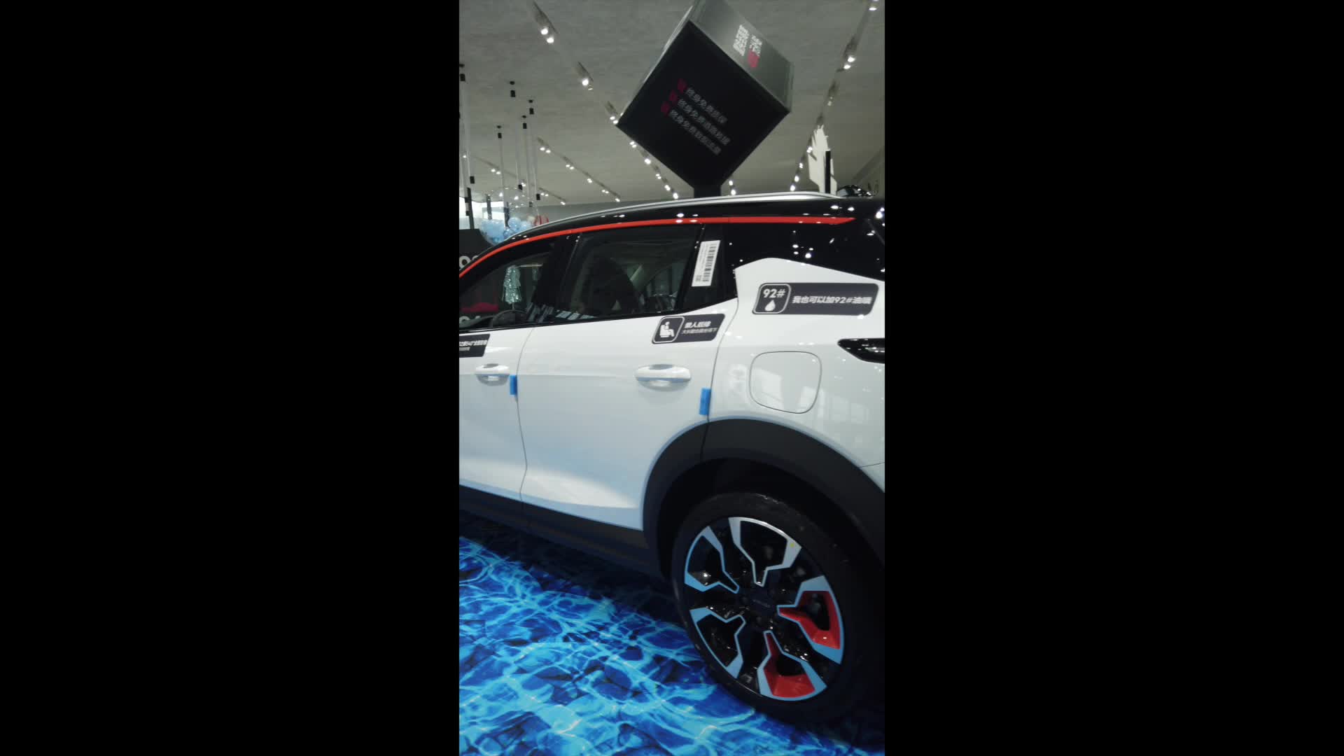 探店实拍领克06 气场不够？运动感来凑