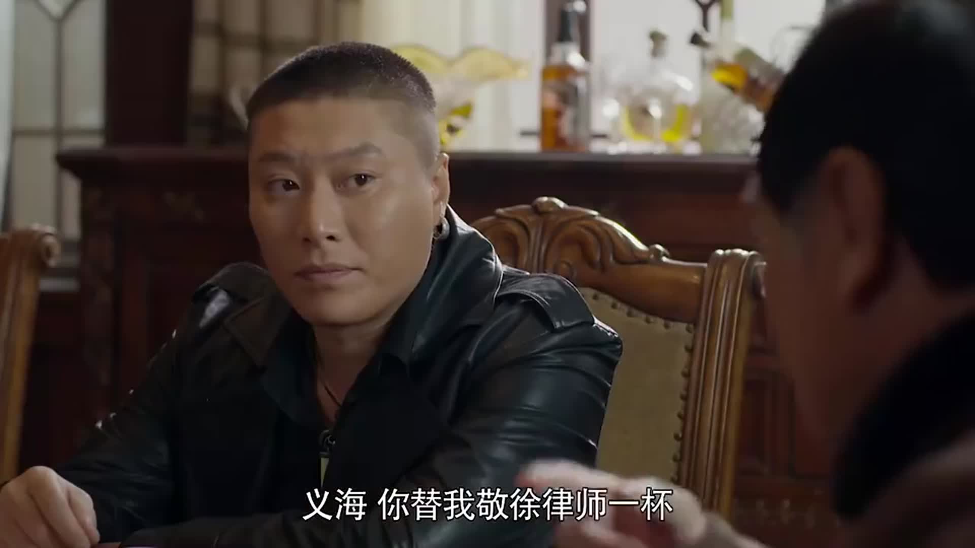 杀出黎明徐查理为查清小楼秘密接近尚宏发违心喜欢对方女儿