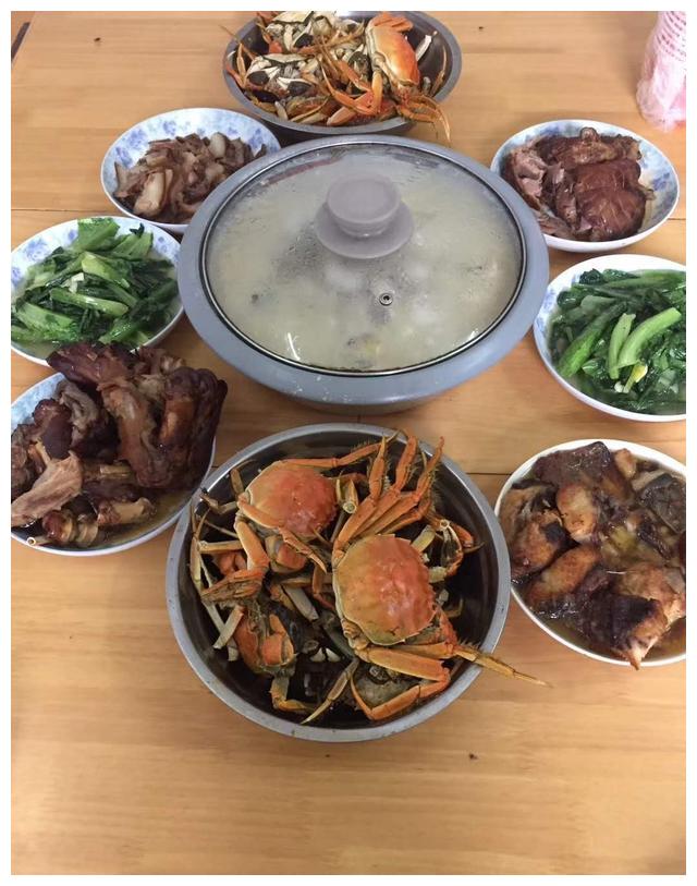 这才是朋友圈的中秋节,没有月饼,有的只是一桌的家常菜