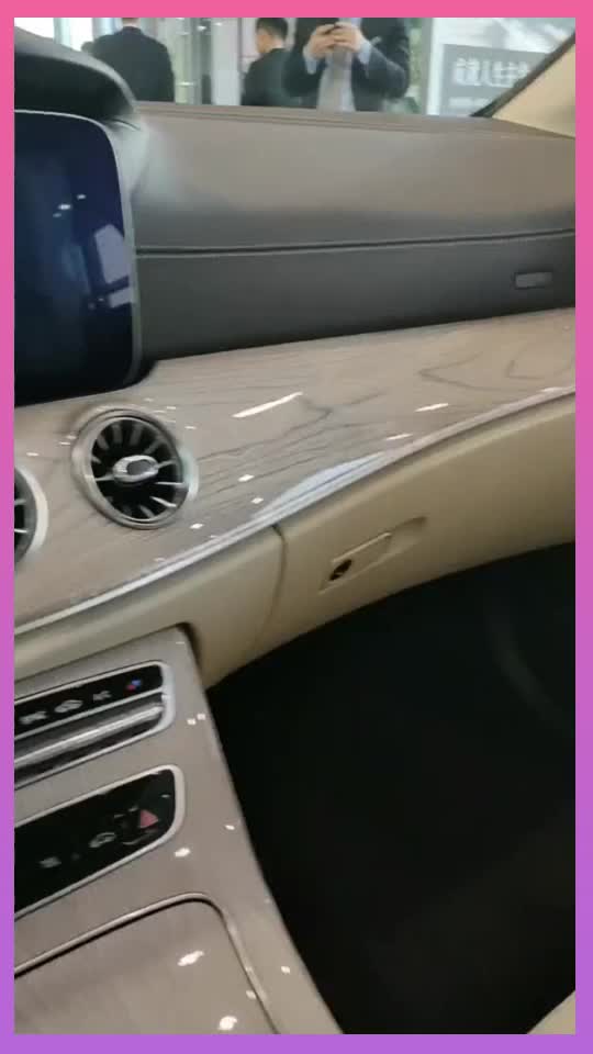 最新款奔驰E260L，内饰太有品味了