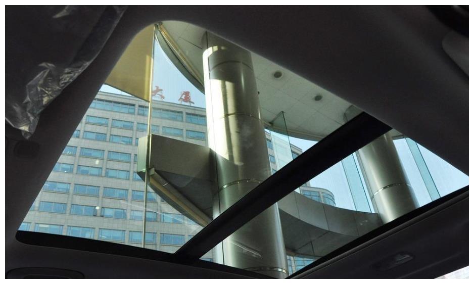 汽车“有天窗”跟“没有天窗”啥区别?老司机一席话,后悔买错车