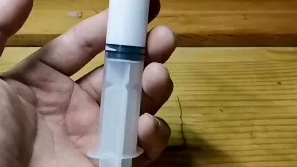 案发现场2:女人死在舞厅里,现场发现了一支注射器 为您推荐 自制