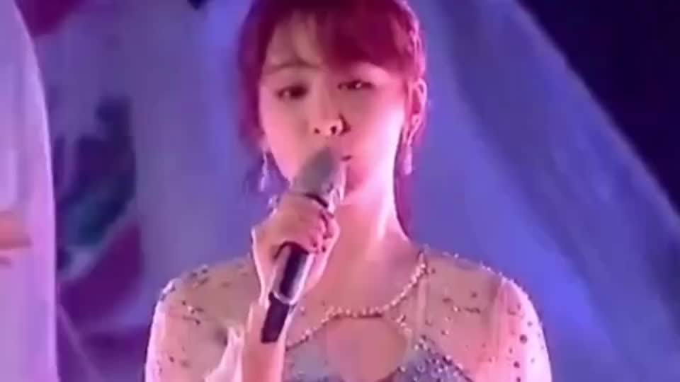 杨紫一首热门歌曲《百花香》，爱情海，汹涌的波涛