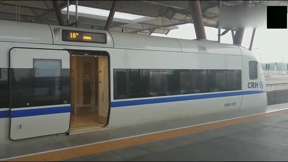 和谐号crh1b出站,大地铁的暴力加速,真的很猛!