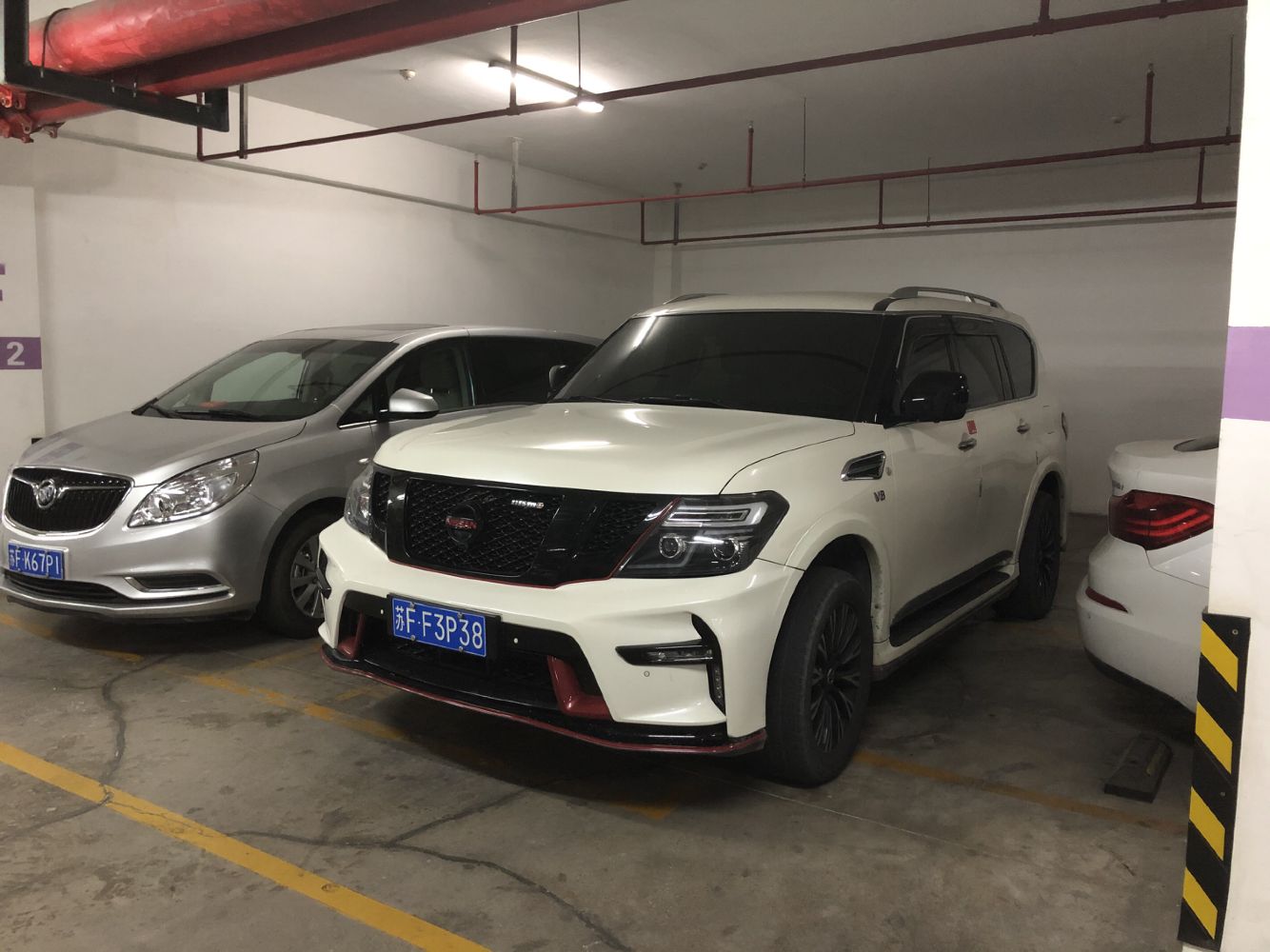 南通如皋某地库实拍爆改日产途乐，足足比旁边的车大一圈！