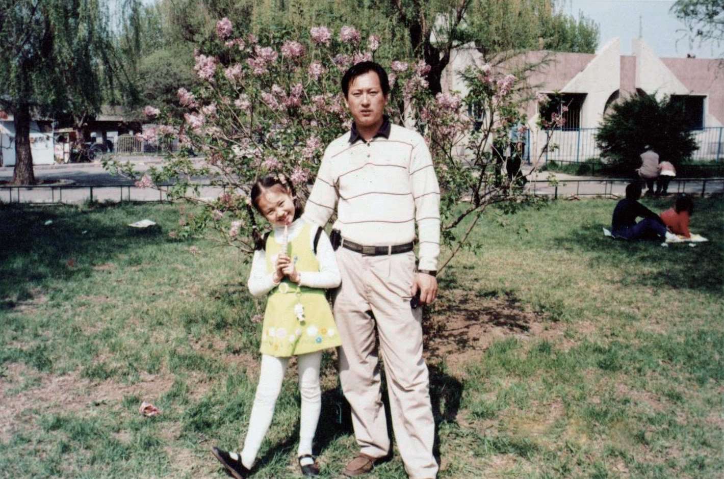 郑爽罕见童年老照片从小就那么美一直美到大