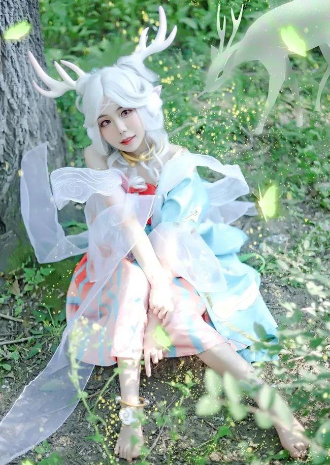 二次元cosplay美图王者荣耀瑶迷失在森林的可爱小鹿