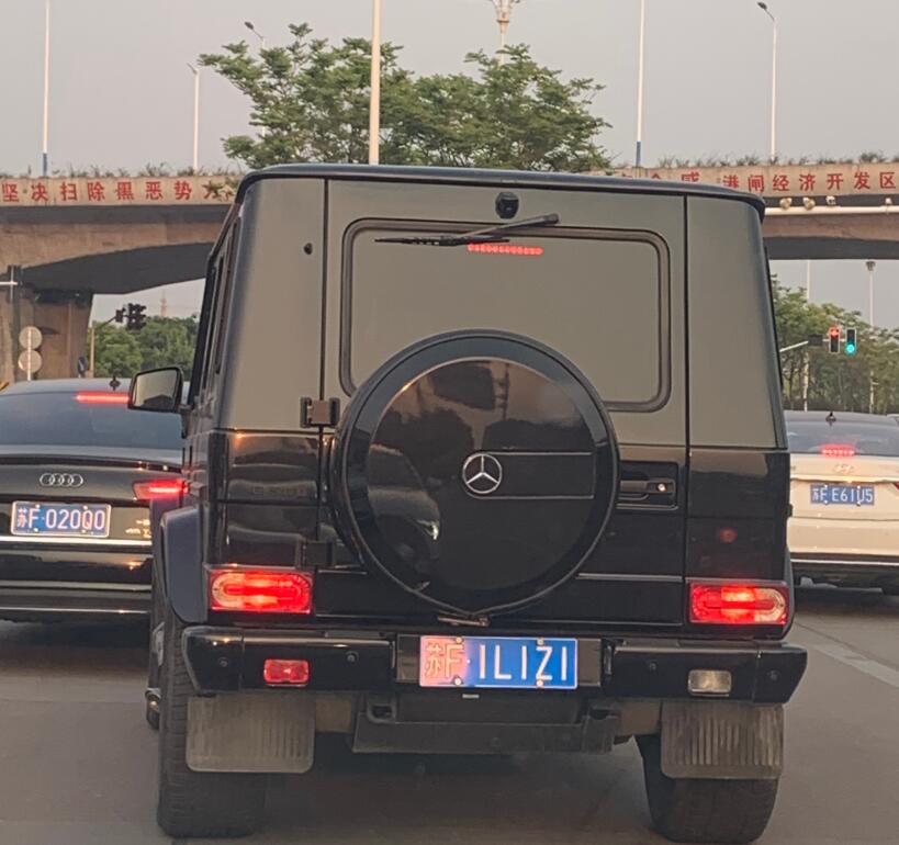 南通永兴大道实拍奔驰G500，气场秒杀周围众车！