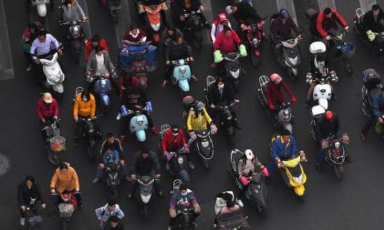 电动车一直充不满电，这是怎么回事？