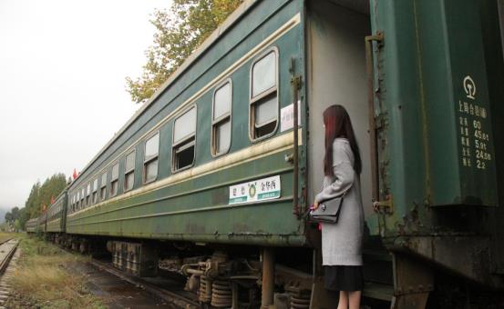 靠嘴皮子功夫,就能月入过万的火车推销员,如今为何看不到了?休闲区蓝鸢梦想 - Www.slyday.coM 靠嘴皮子功夫,就能月入过万的火车推销员,如今为何看不到了?休闲区蓝鸢梦想 - Www.slyday.coM