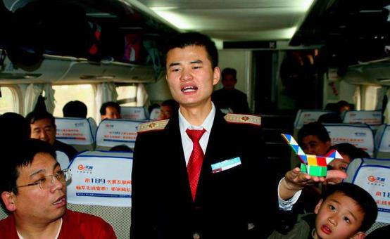 靠嘴皮子功夫,就能月入过万的火车推销员,如今为何看不到了?休闲区蓝鸢梦想 - Www.slyday.coM 靠嘴皮子功夫,就能月入过万的火车推销员,如今为何看不到了?休闲区蓝鸢梦想 - Www.slyday.coM