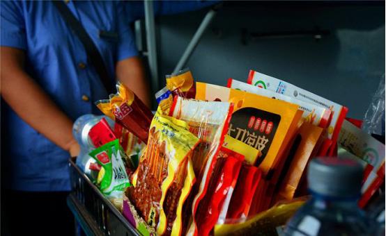 靠嘴皮子功夫,就能月入过万的火车推销员,如今为何看不到了?休闲区蓝鸢梦想 - Www.slyday.coM 靠嘴皮子功夫,就能月入过万的火车推销员,如今为何看不到了?休闲区蓝鸢梦想 - Www.slyday.coM