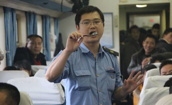 靠嘴皮子功夫,就能月入过万的火车推销员,如今为何看不到了?休闲区蓝鸢梦想 - Www.slyday.coM 靠嘴皮子功夫,就能月入过万的火车推销员,如今为何看不到了?休闲区蓝鸢梦想 - Www.slyday.coM