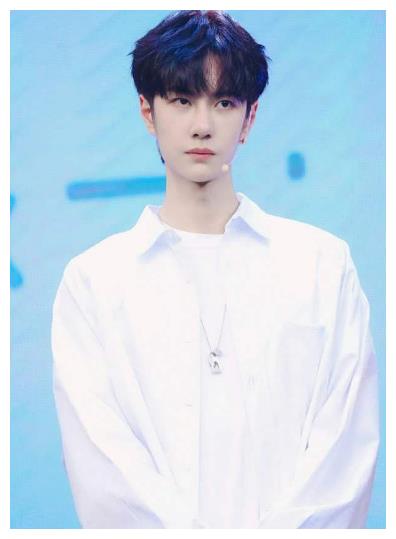 男士白衬衫太透怎么办 c7fa-iufmpmp1132293.jpg