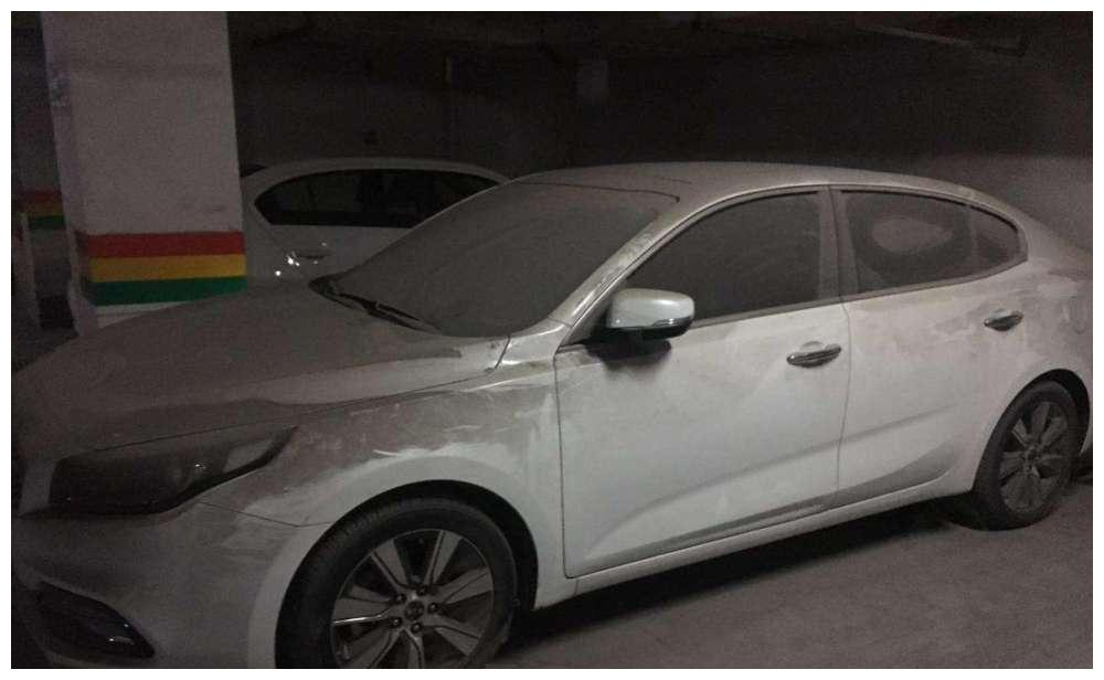 路上偶遇“阴阳车”,车尾写了两行字,车主想不火都难