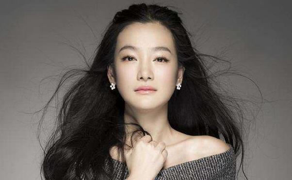 后来于震拍戏的时候,与女演员方柏霓因戏生