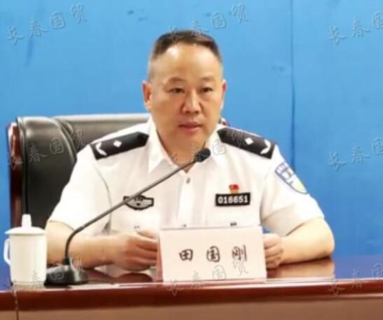 杭州一公安局长撞脸郭德纲,网友直呼:真的太像了