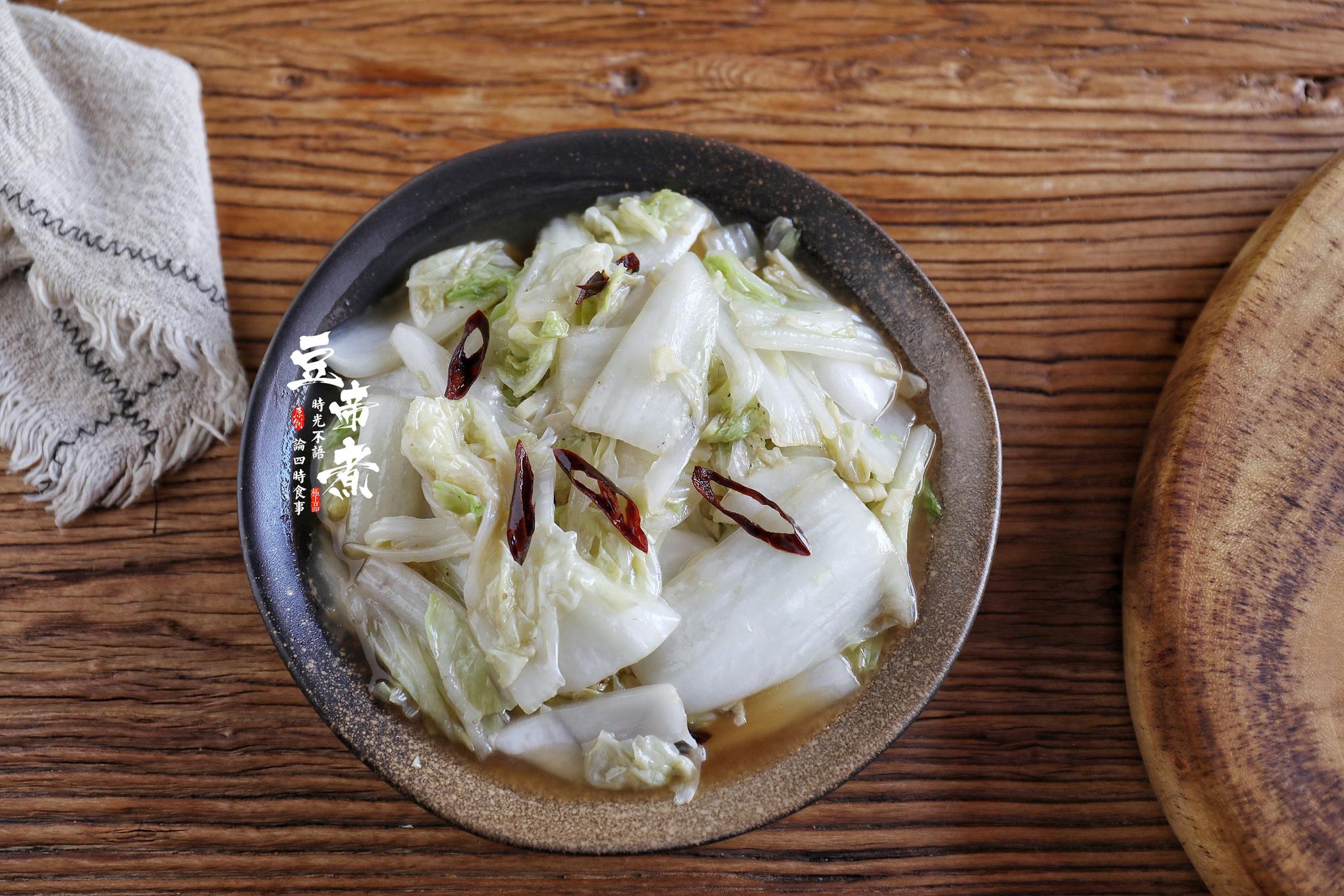 不起眼的家常菜白菜炒干豆腐，做好吃不容易，老师傅做法简单实在_哔哩哔哩_bilibili