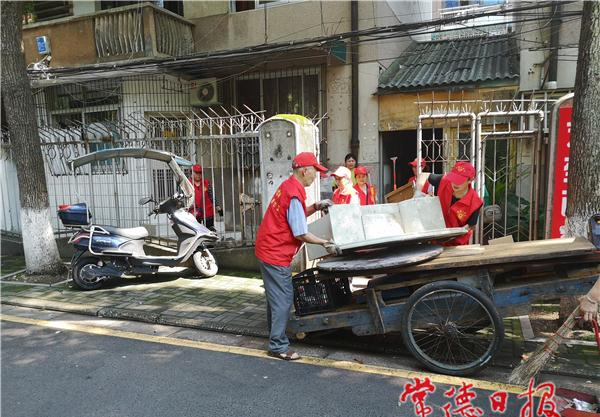 常德120多名在职党员进社区，爱国卫生运动“动