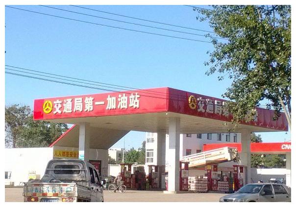 车主需要警惕:下月起全国汽油统一添加10%酒精,看到价格想打人