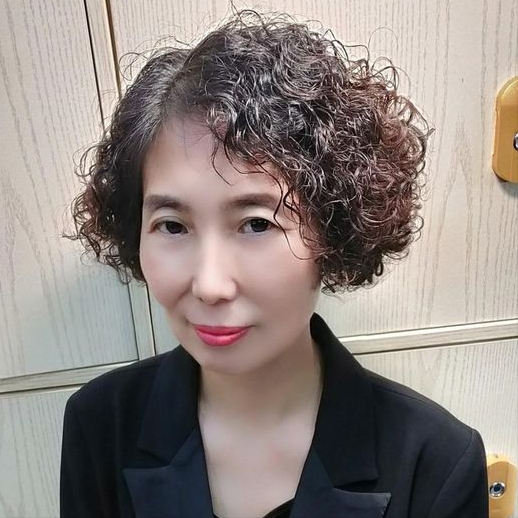 年过六十最好别烫这三种发型