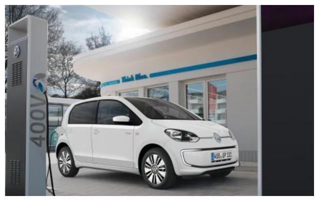 首个禁售燃油地区确定，新能源时代已经到来，车主：燃油车咋办？