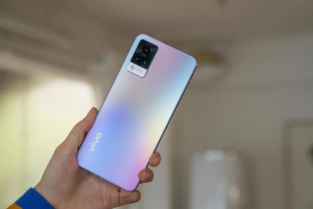 至于玩游戏,vivo s9也能应付主流的网络游戏,毕竟天玑1100芯片的性能