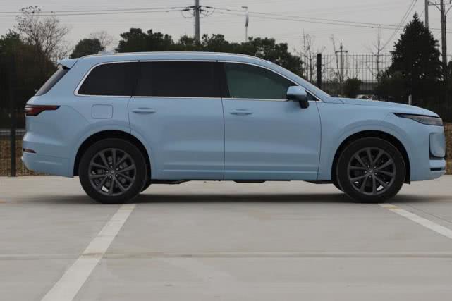 买途昂不如看它，4块液晶屏，比奥迪Q7有档次，仅32.8万