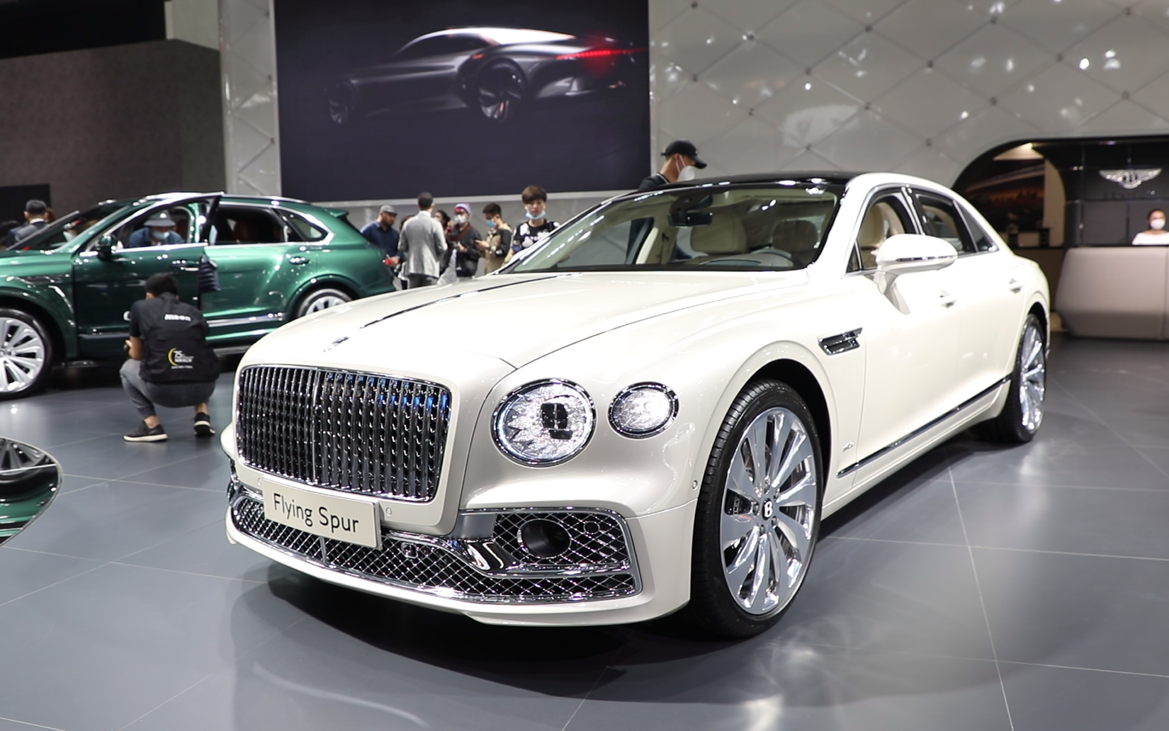 宾利汽车首次携全新产品阵容亮相北京国际车展