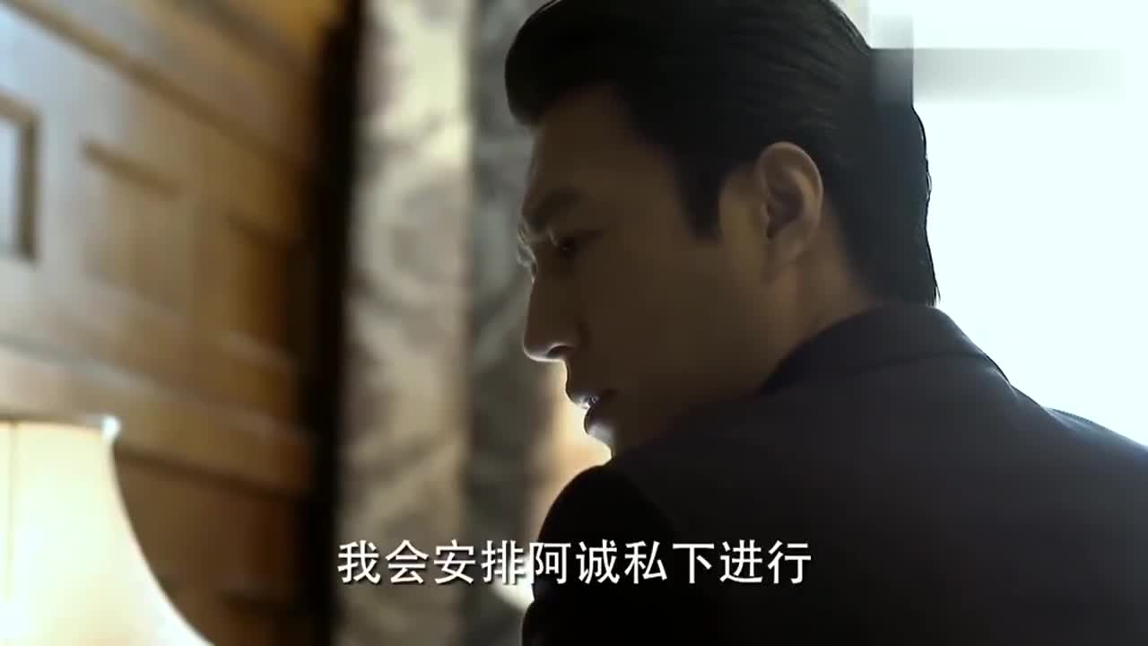 伪装者明楼嘱咐明台计划说起他与阿诚的身份不能告诉任何人