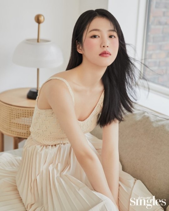 韩国女艺人申艺恩最新杂志写真曝光