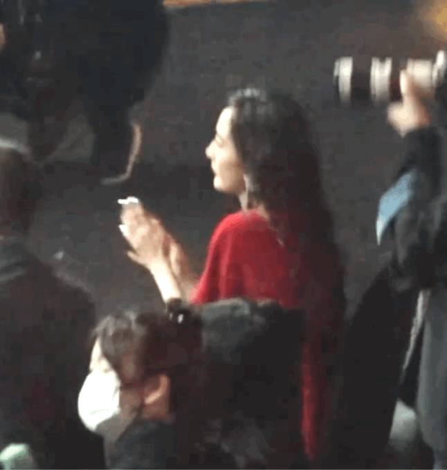 杨幂最新生图绝了!胸美到藏不住