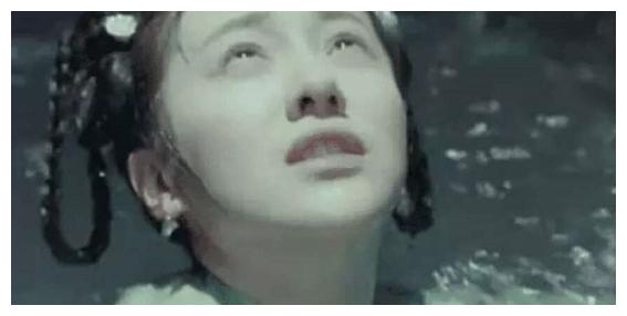 拍戏时她嫌弃水脏,要求剧组换成140桶矿泉水,原来我们冤枉她了休闲区蓝鸢梦想 - Www.slyday.coM 拍戏时她嫌弃水脏,要求剧组换成140桶矿泉水,原来我们冤枉她了休闲区蓝鸢梦想 - Www.slyday.coM