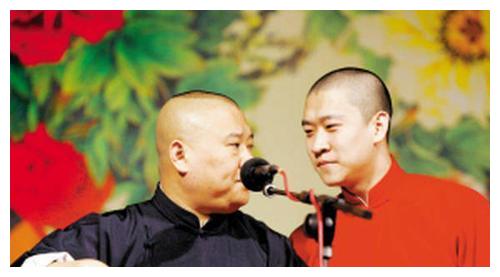 离开郭德纲4年,34岁曹云金悄然无声,近照显得落魄