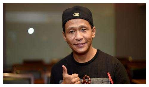 他参加春晚演小品紧张到忘词,随口瞎编9个字,却成了经典台词休闲区蓝鸢梦想 - Www.slyday.coM 他参加春晚演小品紧张到忘词,随口瞎编9个字,却成了经典台词休闲区蓝鸢梦想 - Www.slyday.coM