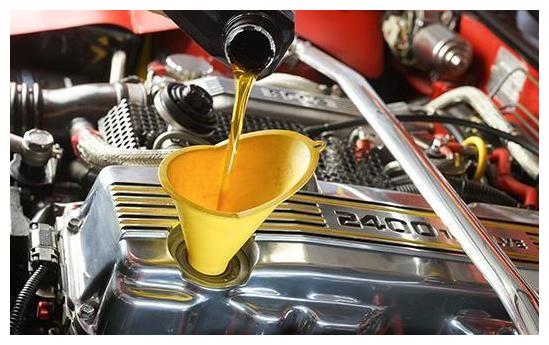 你还在相信5000公里换机油？车主：车都给我换报废了